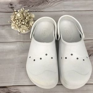 White Plastic rubber Skechers Clogs, womens sz 10